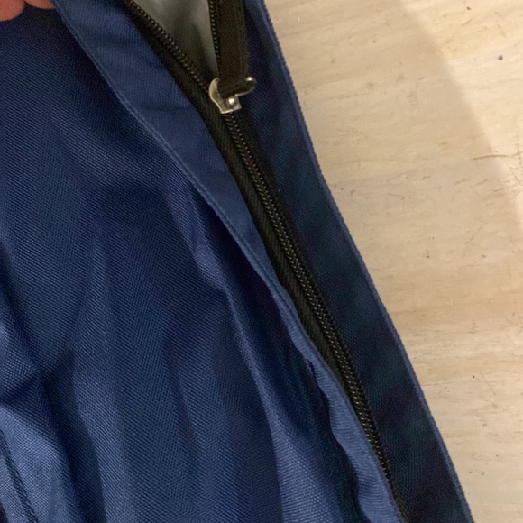 Tommy Bahama Insulated Cooler Tote Navy Blue. Looks new, barely used. - Picture 4 of 8